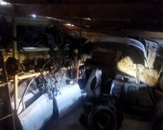 Volvo s80 2008 hər bir ehtiyat hissələri var islənmirsdir